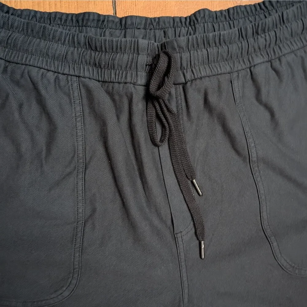ATHLETA Women’s FARALLON Midi Short Black Pull On Drawstring Stretch sze 26 NWT